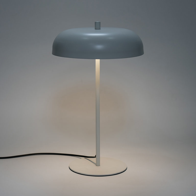 Lampa tábla miotail seanré faoi stiúir
