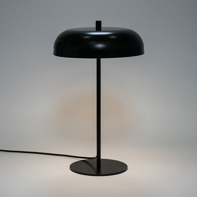 Lampa tábla miotail seanré faoi stiúir