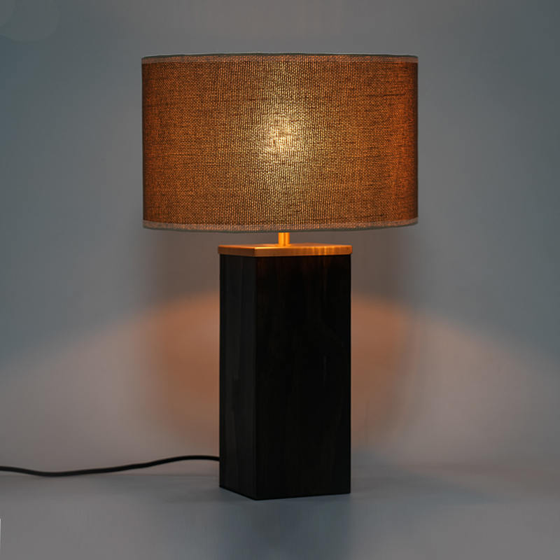 Lampa boird adhmaid ealaíonta
