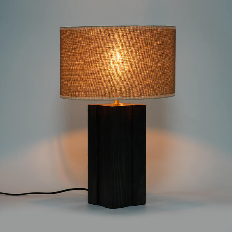 Lampa boird adhmaid ealaíonta