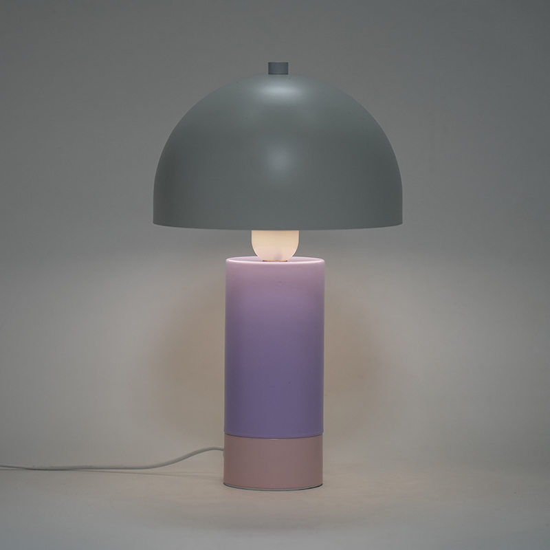 Lampa faoi stiúir deasc macaróin
