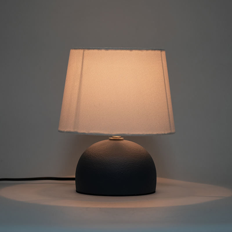 Lampa beag ceirmeach simplí ceirmeach bun an bhoird
