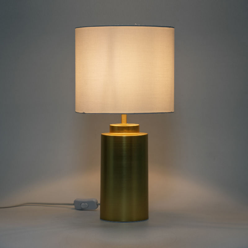 Lampa tábla miotail simplí agus galánta