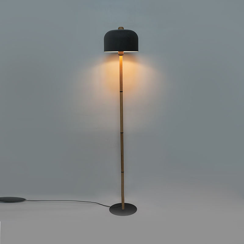 Lampa urláir íostach só éadrom