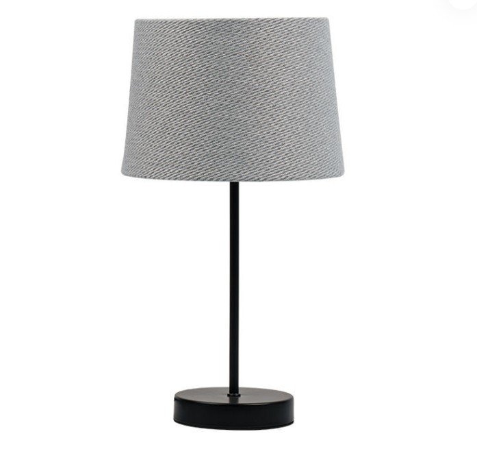 Cén tionchar a bhíonn ag lampaí lampa an lampa tábla fabraice retro crua -earraí seo ar éifeacht scaipthe an tsolais?