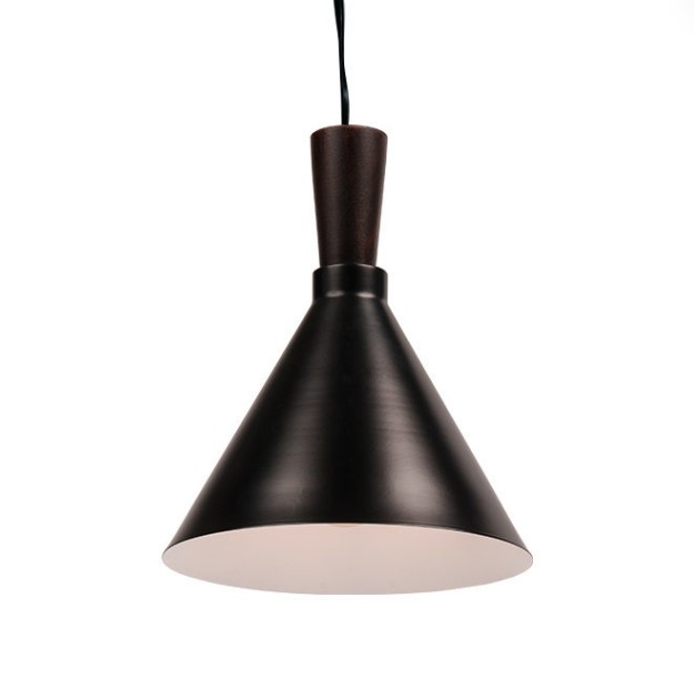 Cad iad na tréithe atá ag na línte agus na cruthanna de chandelier miotail?