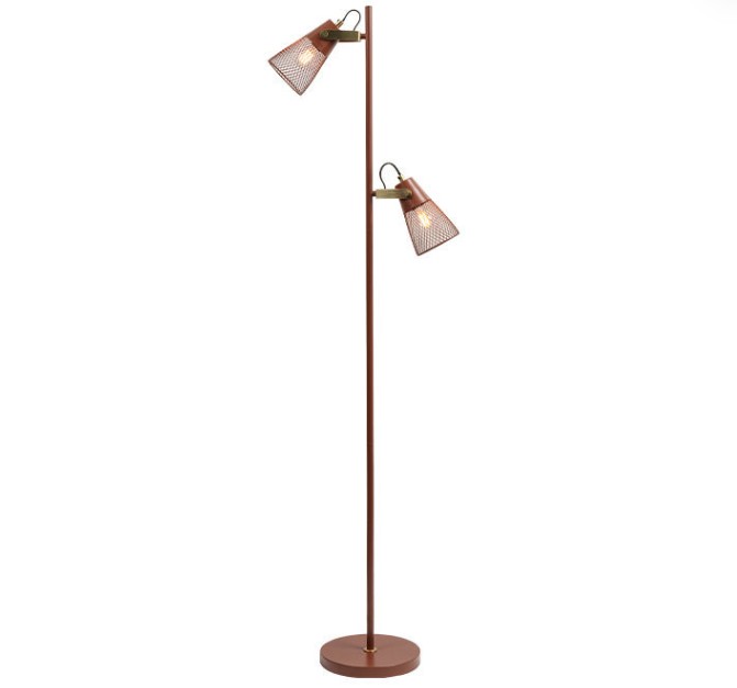 Cá háit ar chóir lampa urláir a chur?