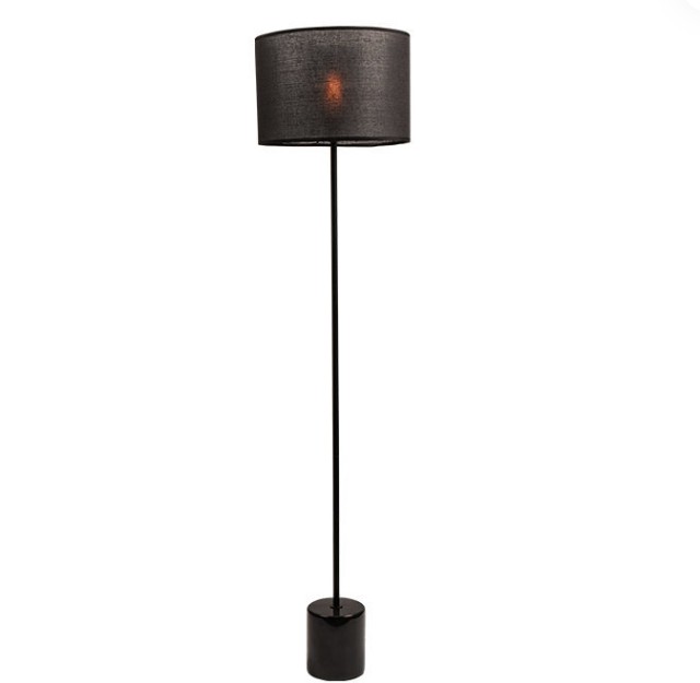 Conas cordaí lampa urláir a cheilt?