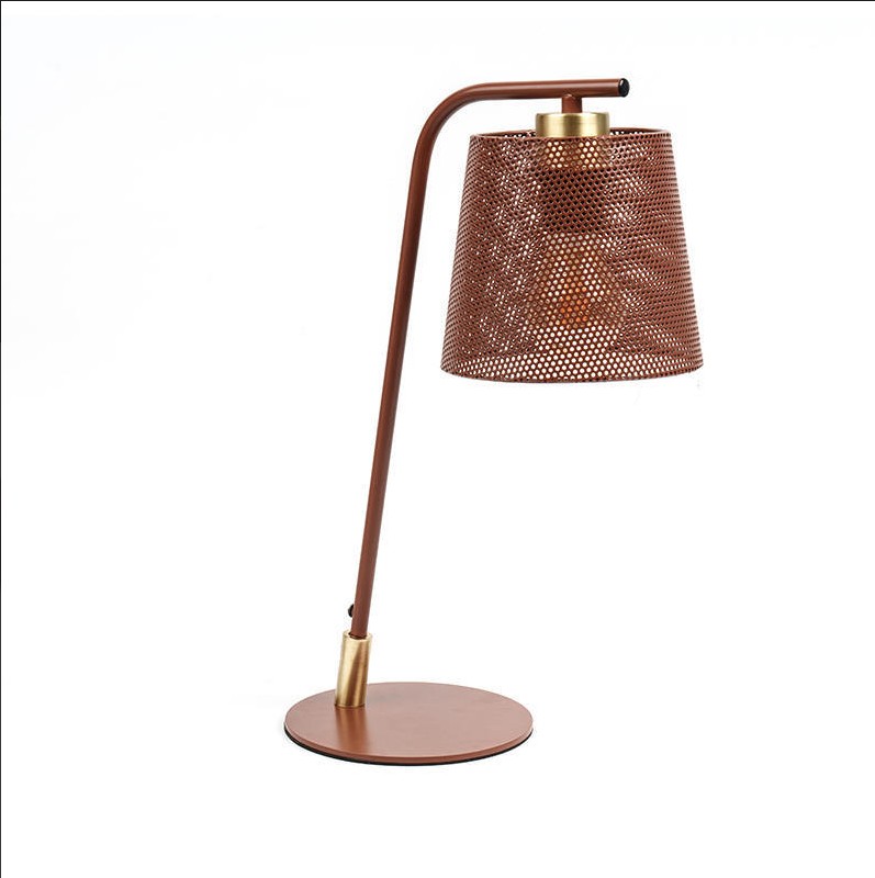 Conas a Ardaíonn Lampa Tábla Iarainn Soilsiú Baile Nua-Aimseartha?